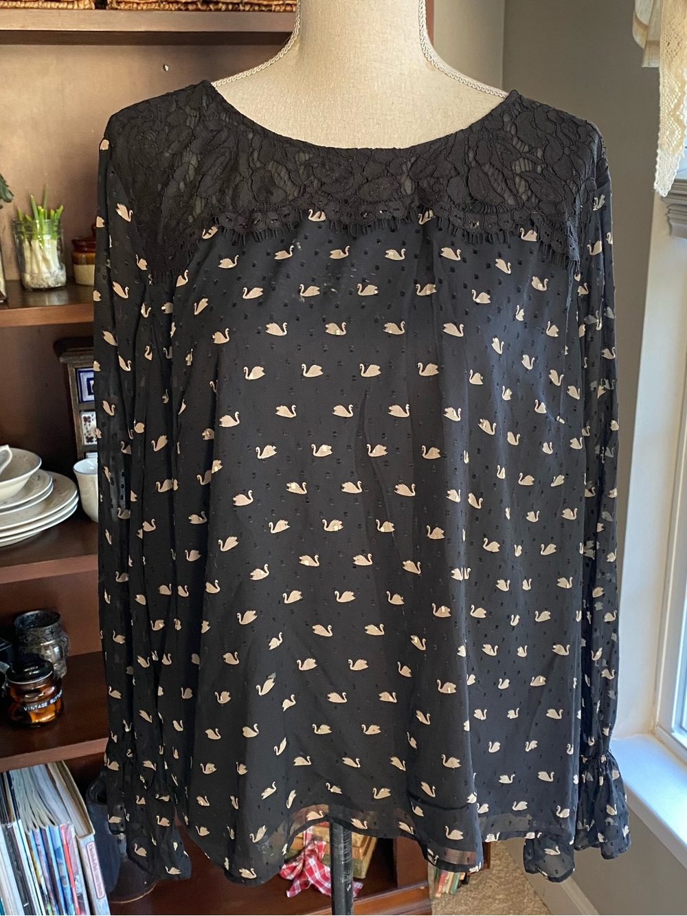 RSVP by Talbots Black Blouse with Cream Swan Motif and Lace Yoke XL EUC